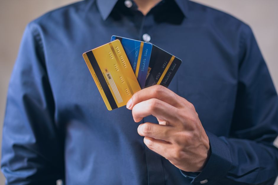 Kredittkort Med Faste Utgifter: En Guide til Fornuftig Bruk